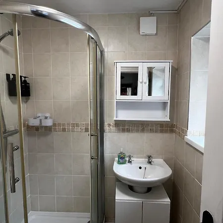 Robin'S Hollow: 2Bd Home Near Wrexham Afc Exterior photo
