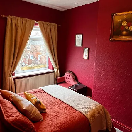 Robin'S Hollow: 2Bd Home Near Wrexham Afc Exterior photo