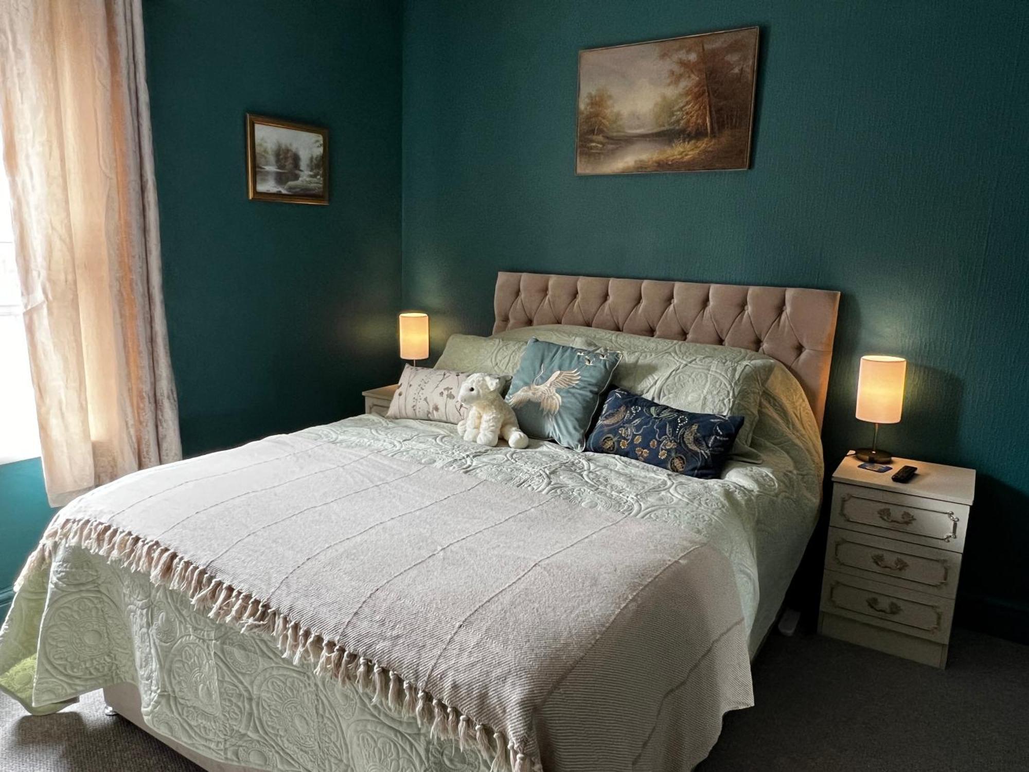 Robin's Hollow: 2bd Near Afc Wrexham