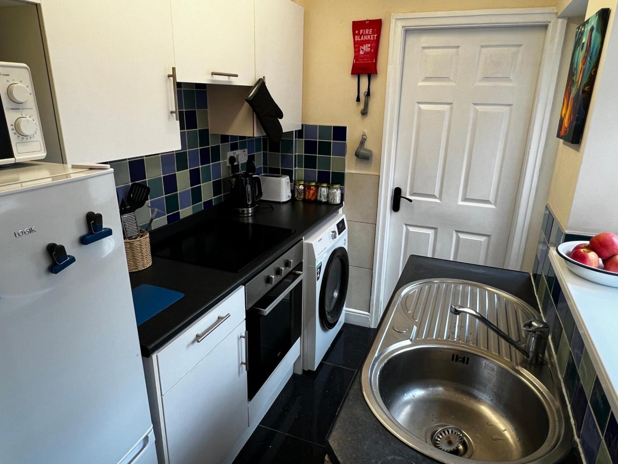 Robin's Hollow: 2bd Near Afc