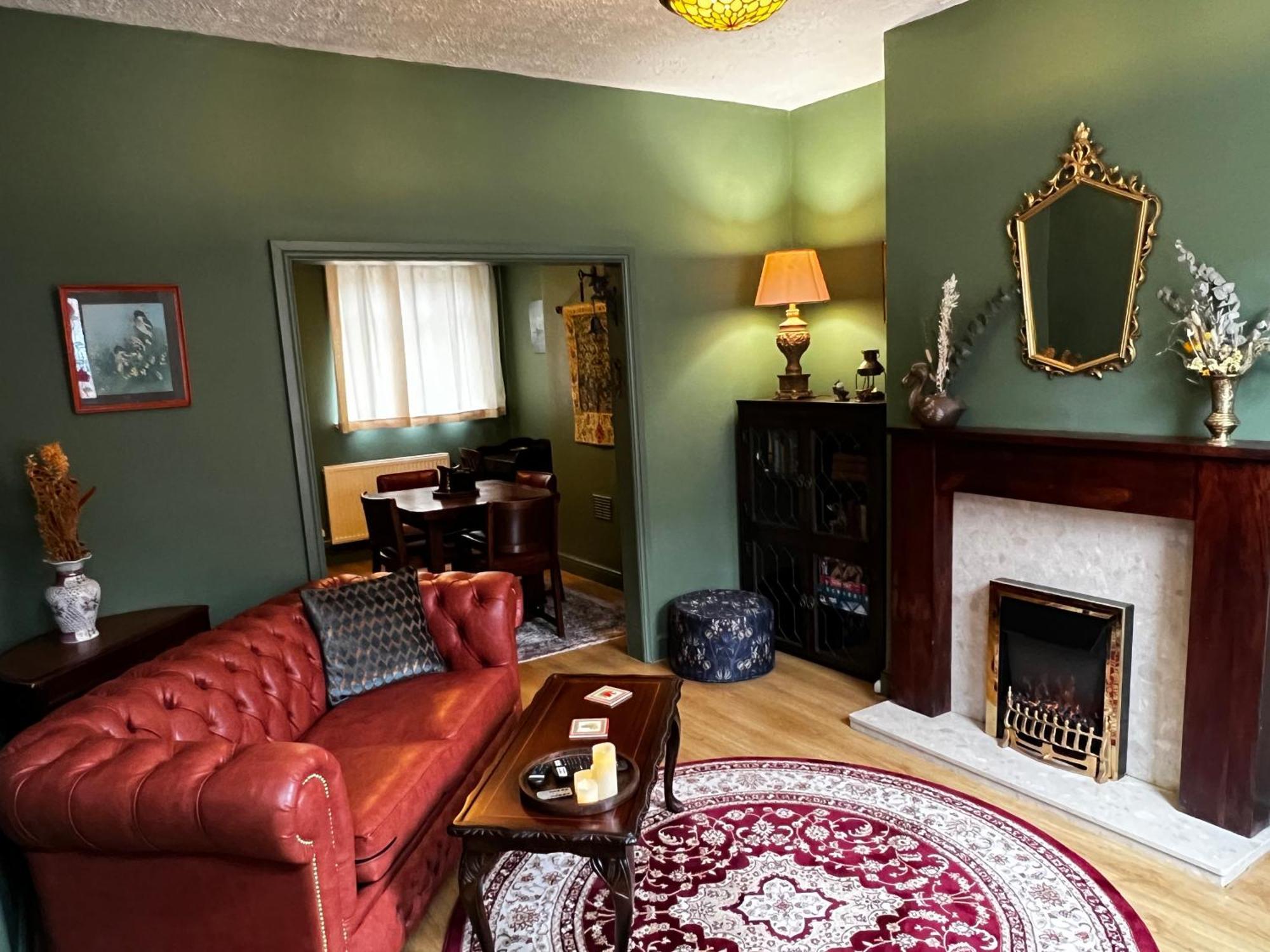 Robin's Hollow: 2bd Near Afc Holiday home