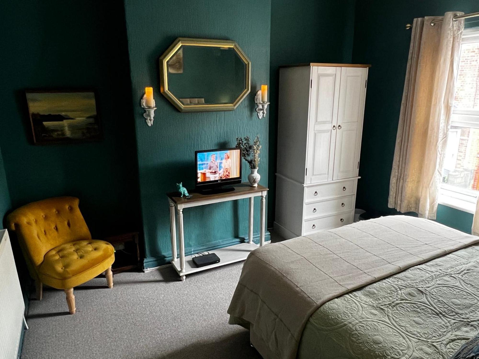 Holiday home Robin's Hollow: 2bd Near Afc