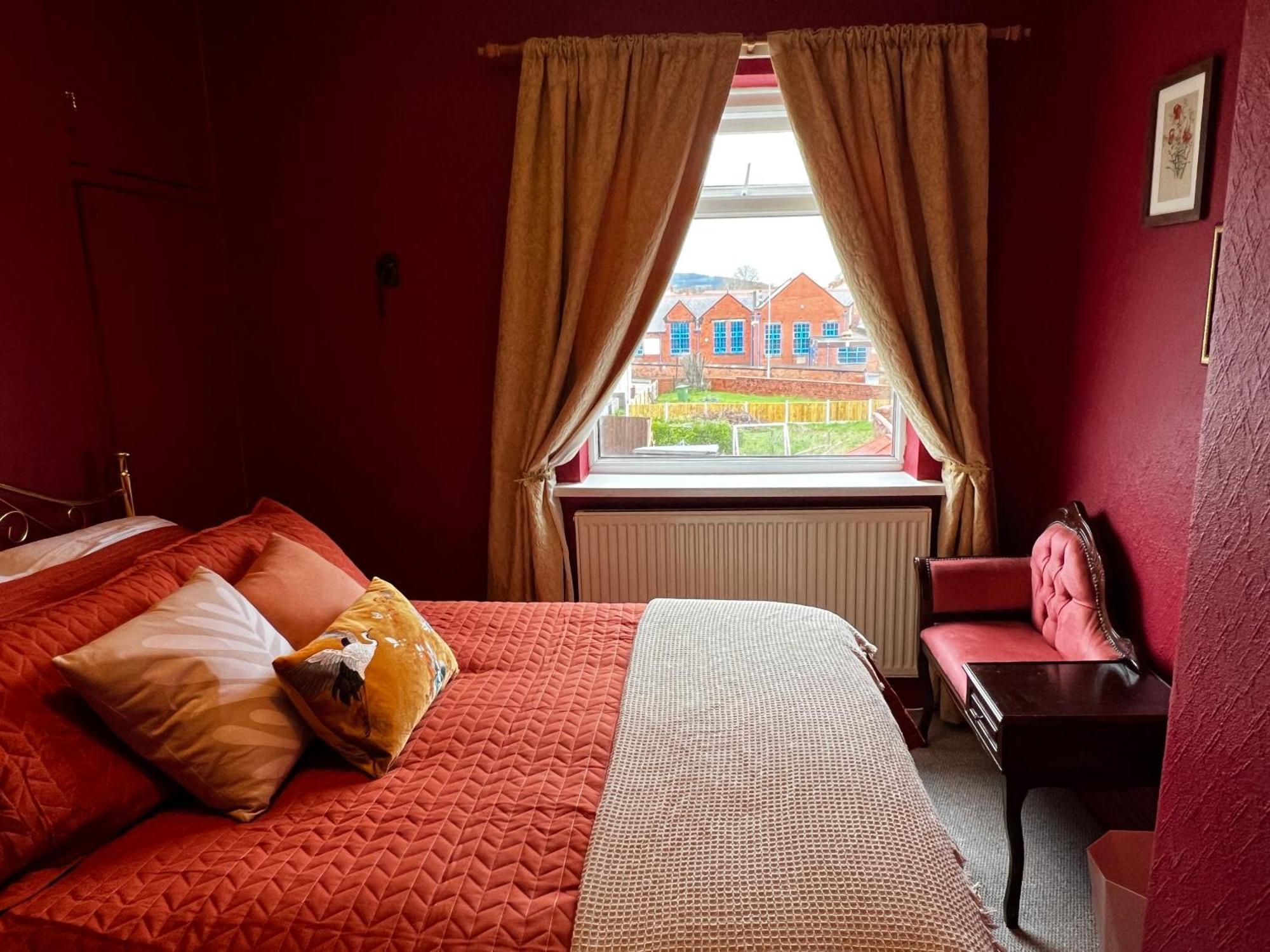 Robin's Hollow: 2bd Near Afc Wrexham